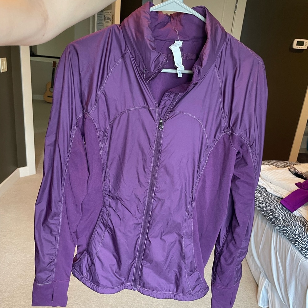 Lululemon Zip-up Rain Jacket with Adjustable Hood. Size: 8